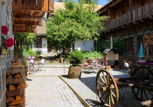 Spacious non-smoking attic apartment (75sqm)