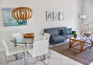 Spacious One Bedroom with Pool minutes to the Beach -