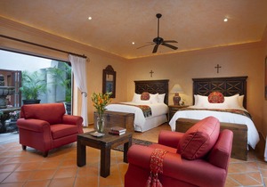 Spacious Open-Air Villa w/Unequaled Luxury/Views, 5 Mins to Town, Chef & Staff