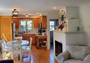 Spacious, private cottage just a few minutes walk to Ridgevale Beach!