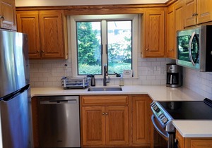 Spacious, private cottage just a few minutes walk to Ridgevale Beach!