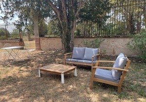 Spacious Renovated Apartment in Castle Grounds with Garden, WiFi, and Pet-Friendly