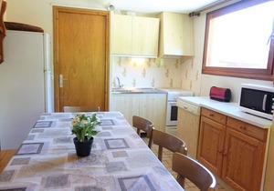 Spacious Ski-In/Ski-Out Apartment for 8 with Parking and Ski Storage