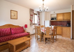 Spacious Ski-In/Ski-Out Apartment at Val-Cenis with Terrace and Parking