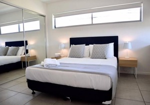 Spacious Studio Apt opp Hospital