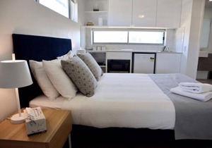 Spacious Studio Apt opp Hospital