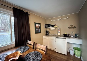 Spacious Studio with Kitchenette, Sitting Area and Full Bath!