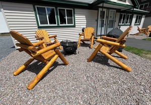 Spacious Studio with Kitchenette, Sitting Area and Full Bath!