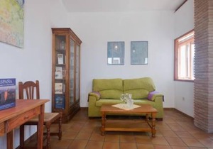Spacious Sunny and Quiet Albayzin Apartment