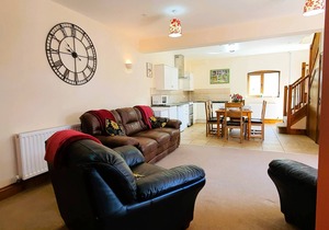 Spacious Two-Storey Barn Stay with Pool – Granary at The Victorian Barn Dorset