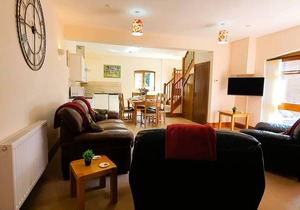 Spacious Two-Storey Barn Stay with Pool – Granary at The Victorian Barn Dorset