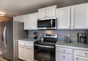 Spacious, updated condo w/private balcony, A/C & lots of light - Marina Cay Retreat Flathead Lake