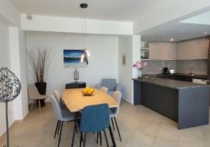 Spacious villa with private pool and sea view, just 150 meters from the sea