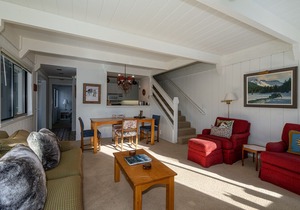 Spacious Villager Condo, Quick Access & Great View