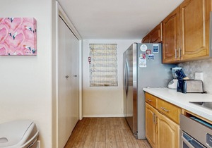 Spacious, waterfront condo with on-site pool, hot tub, & tennis