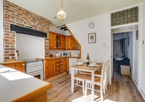 Sparrow Cottage - Two Bedroom House, Sleeps 4