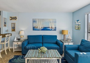 SPC 8112 - Studio - sleeps 4 by RedAwning