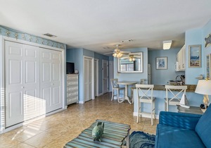 SPC 8112 - Studio - sleeps 4 by RedAwning