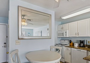 SPC 8112 - Studio - sleeps 4 by RedAwning
