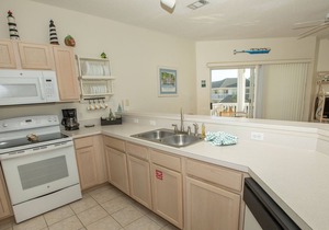SPC 9226 - Upstairs 1 BR - sleeps 6 by RedAwning