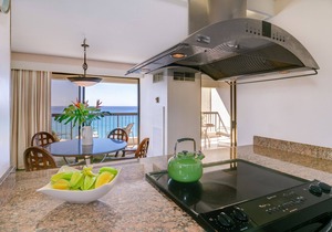 SPECTACULAR OCEAN VIEW! A/C, Wi-Fi, Pool, FREE Valet Parking, Steps to Beach!