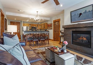 Spectacular Pinecone Lodge 2 Bedroom Home In The Heart Of Arrowhead Village