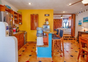 Spectacular view with beach access, perfect for a family getaway!