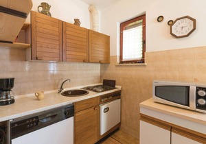 Spend your vacation in this spacious apartment in the small village of Rakalj.
