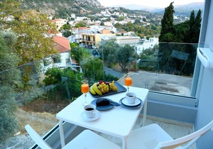 Spilgaia Stone apt in Spili for 2, with spectacular views!