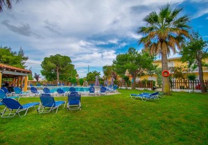 Splash Pool Bar