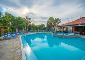 Splash Pool Bar