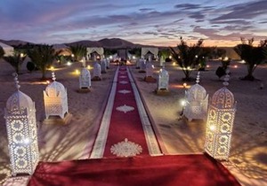 Splendid desert Saharian Luxury Camp in quiet and idyllic sand dunes