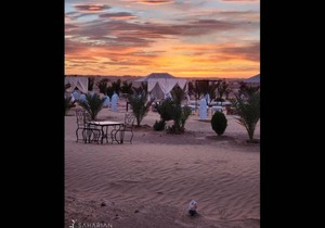 Splendid desert Saharian Luxury Camp in quiet and idyllic sand dunes