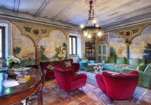 Splendid Farmhouse in Gualdo Cattaneo with Jacuzzi