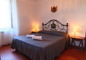Splendid Farmhouse in Gualdo Cattaneo with Jacuzzi