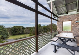 Spookys 5, 5/8 Bay St