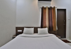 SPOT ON 39522 Hotel Shree Dhara