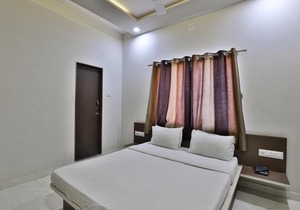 SPOT ON 39522 Hotel Shree Dhara