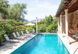 Sprawling gated home with Orange Grove and Pool in the middle of Fornaltux