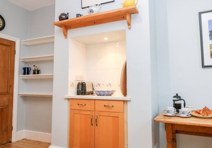 SPRING BANK COTTAGE, pet friendly, with open fire in Hayfield