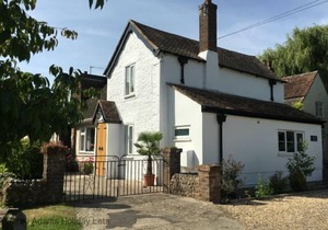 Springwell , West Wittering - a cottage that sleeps 4 guests in 2 bedrooms