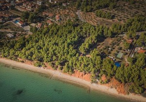Squirrel Beach Front Villa, Metamorfosi