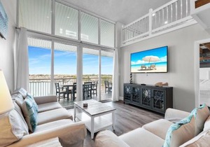 St Kitts - Downtown Waterfront Penthouse Pool Dock Parking