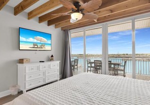St Kitts - Downtown Waterfront Penthouse Pool Dock Parking