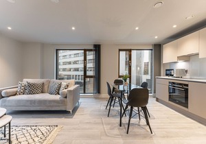 St Martin's Place: Luxe Apartment in BMH Centre