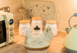 STABLE COTTAGE, pet friendly, with hot tub in Hanley William