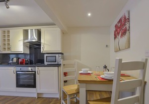STABLE COTTAGE, pet friendly, with a garden in Halwill Junction