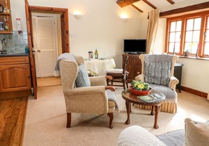 STABLE COTTAGE, pet friendly, character holiday cottage in Bath