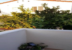 Stand Alone Private Studio in trendy Bixby Knolls