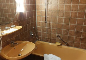 Standard Room Double Bed Nr. 3 - Goldner Engel, Restaurant - Hotel - Butcher